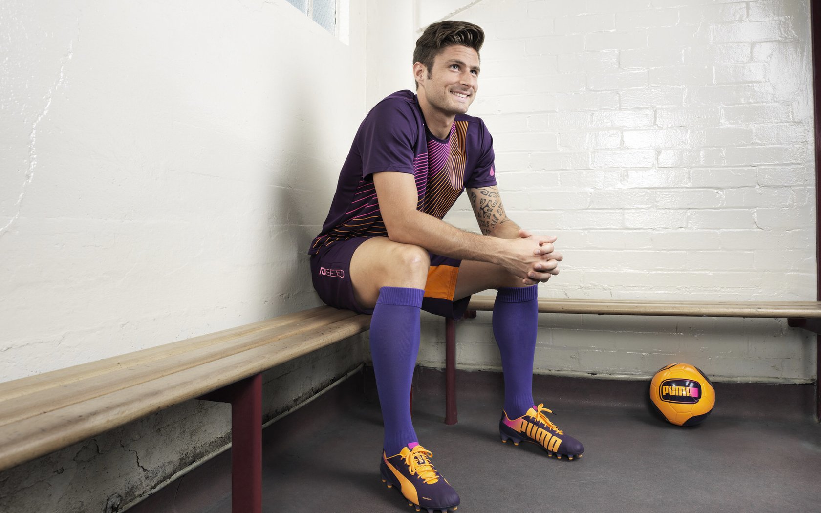 李恩：全黑队中场的“眼睛”，每一次传球都直指对方防线漏洞