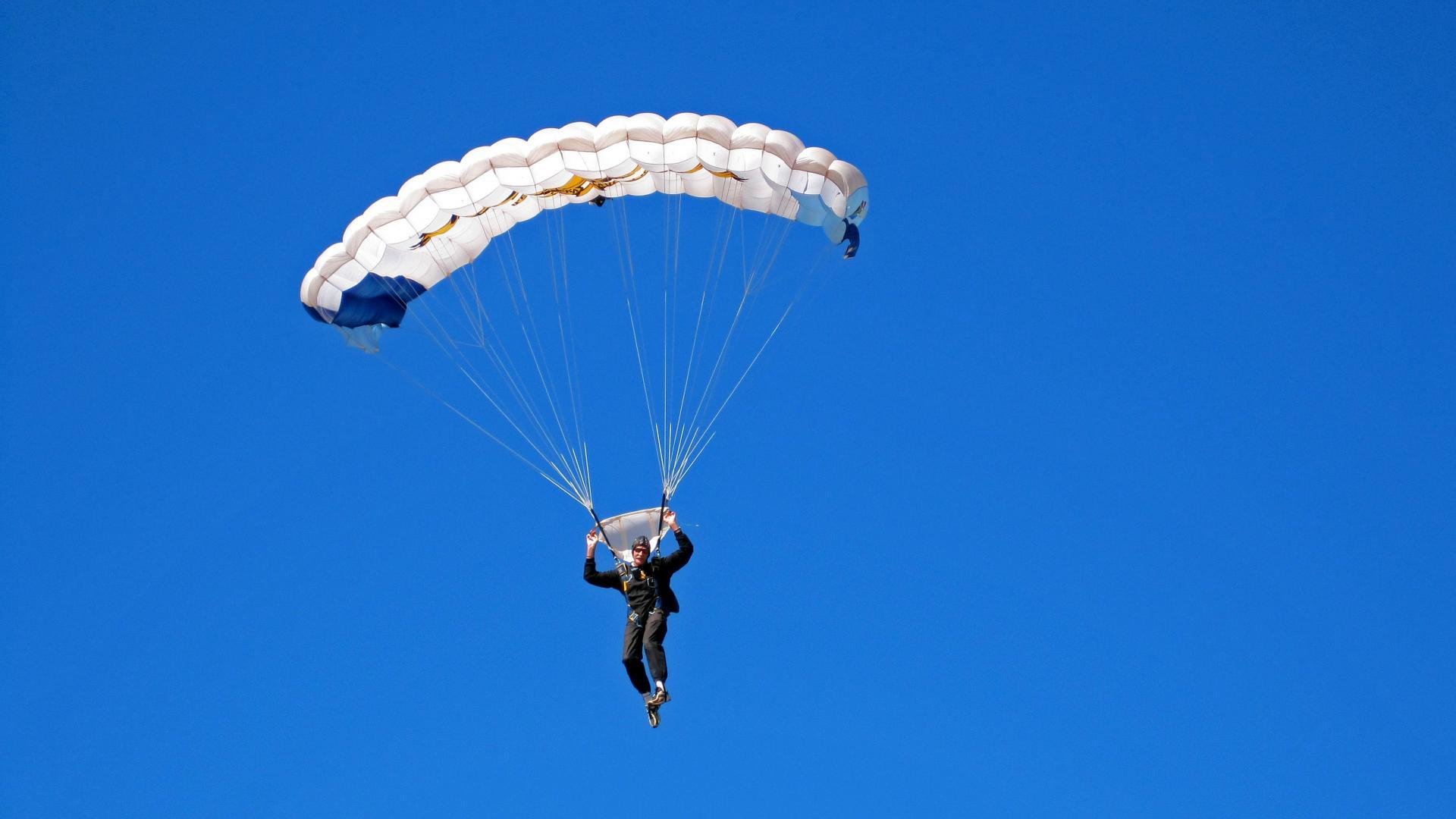 特色足球赛事“创新模式”频出，激发青少年足球创新活力，校园足球创新赛制的运用与推广