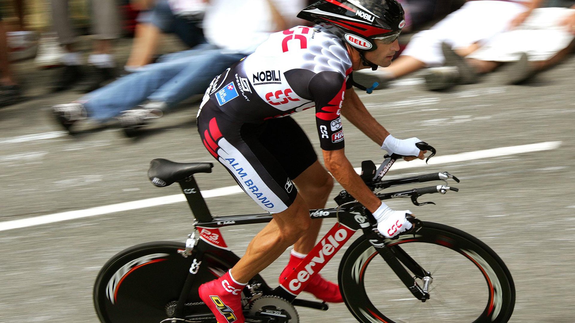 西班牙骑手受邀参加欧洲马术巡回赛，与国际顶级骑手同场竞技。